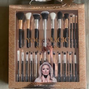 NWT Paris Hilton brush set